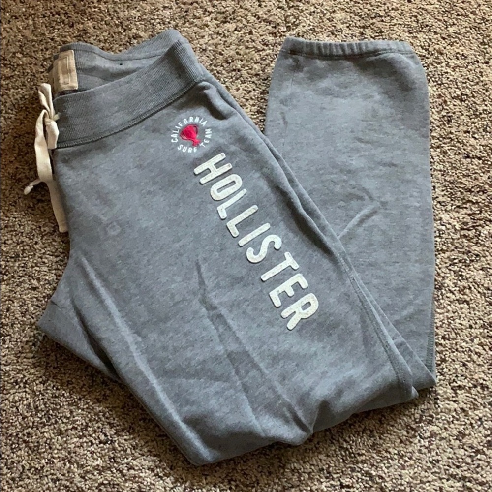 Hollister grey sweatpants with a draw string.